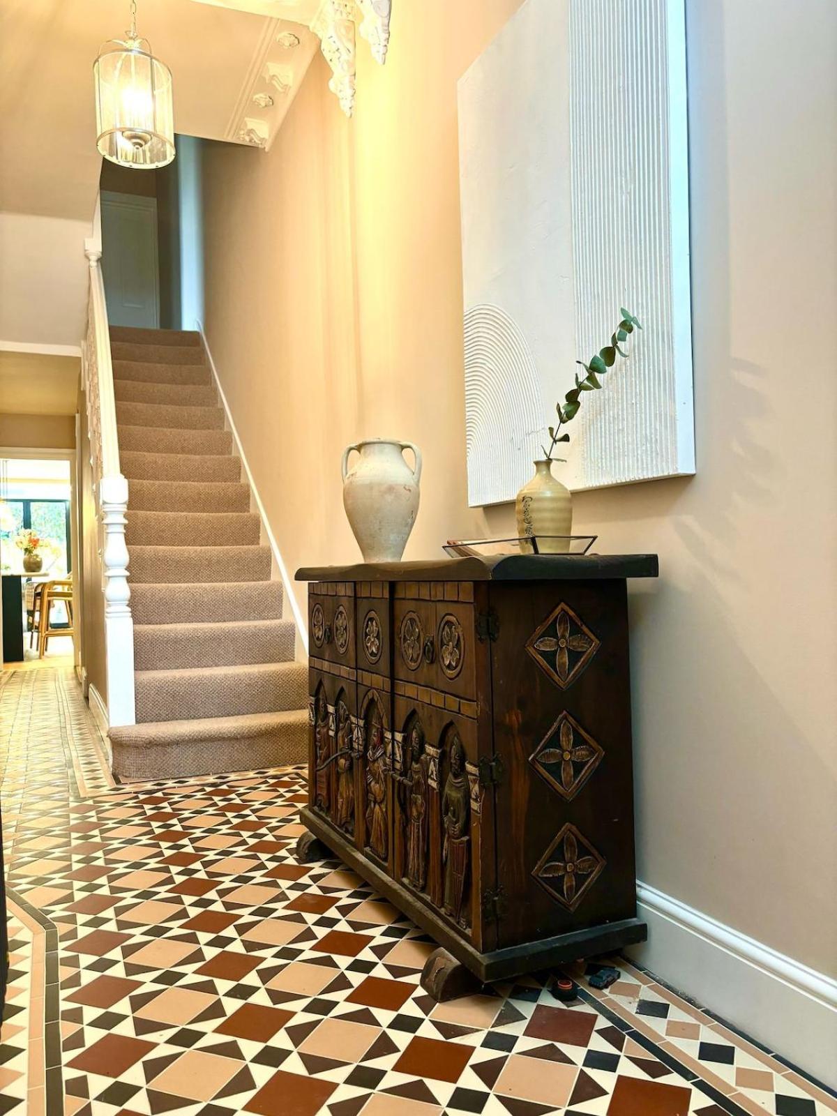 Casa de férias Lavish Maida Vale Townhouse Sleeps Up To 8 With Patio & Office - Open To Short & Long Term Lets