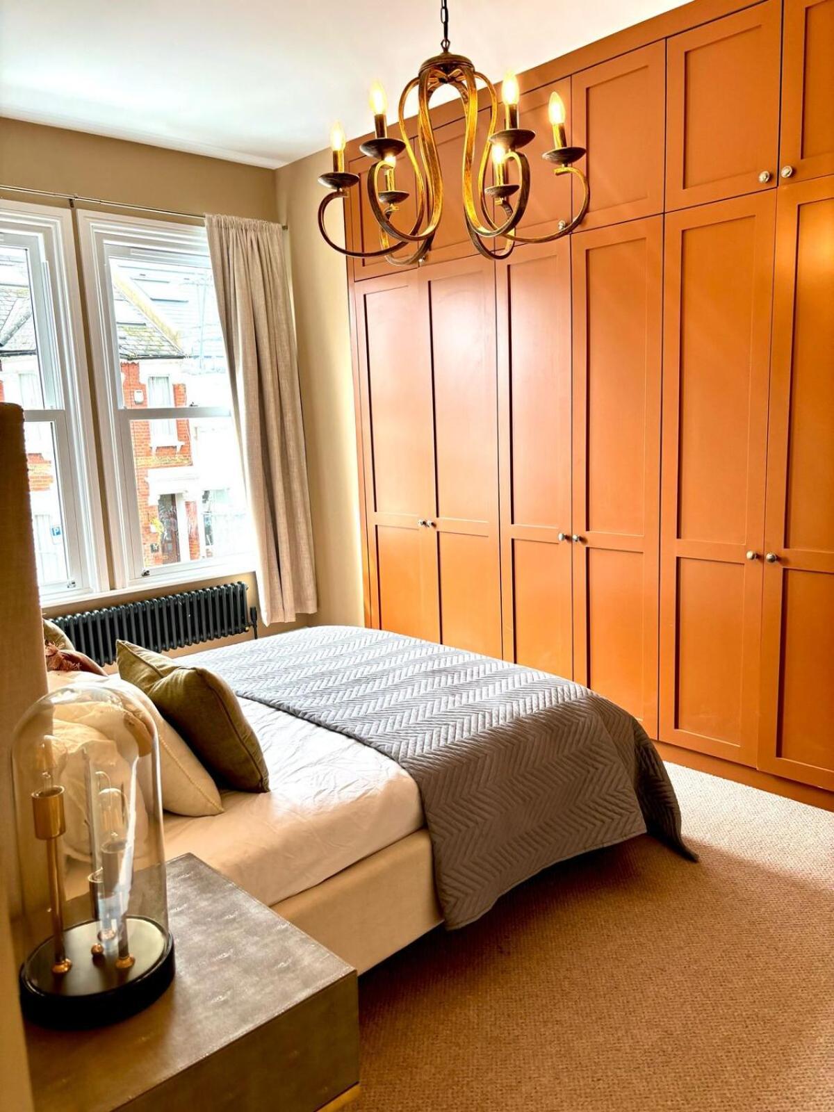 Casa de férias Lavish Maida Vale Townhouse Sleeps Up To 8 With Patio & Office - Open To Short & Long Term Lets *